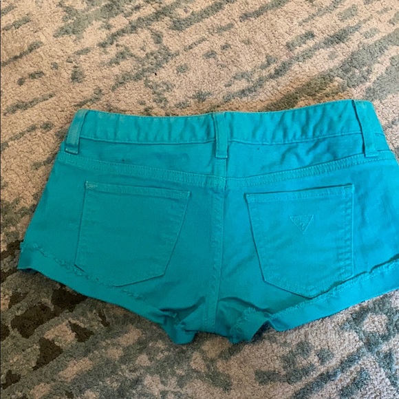 Guess booty short - Picture 2 of 4